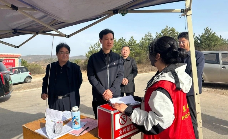 吉清泽到桥上镇检查森林防火工作.png